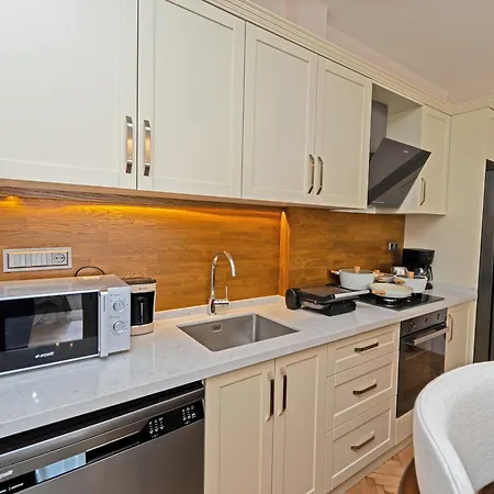 Sevim Nisantasi Rumeli * Istanbul